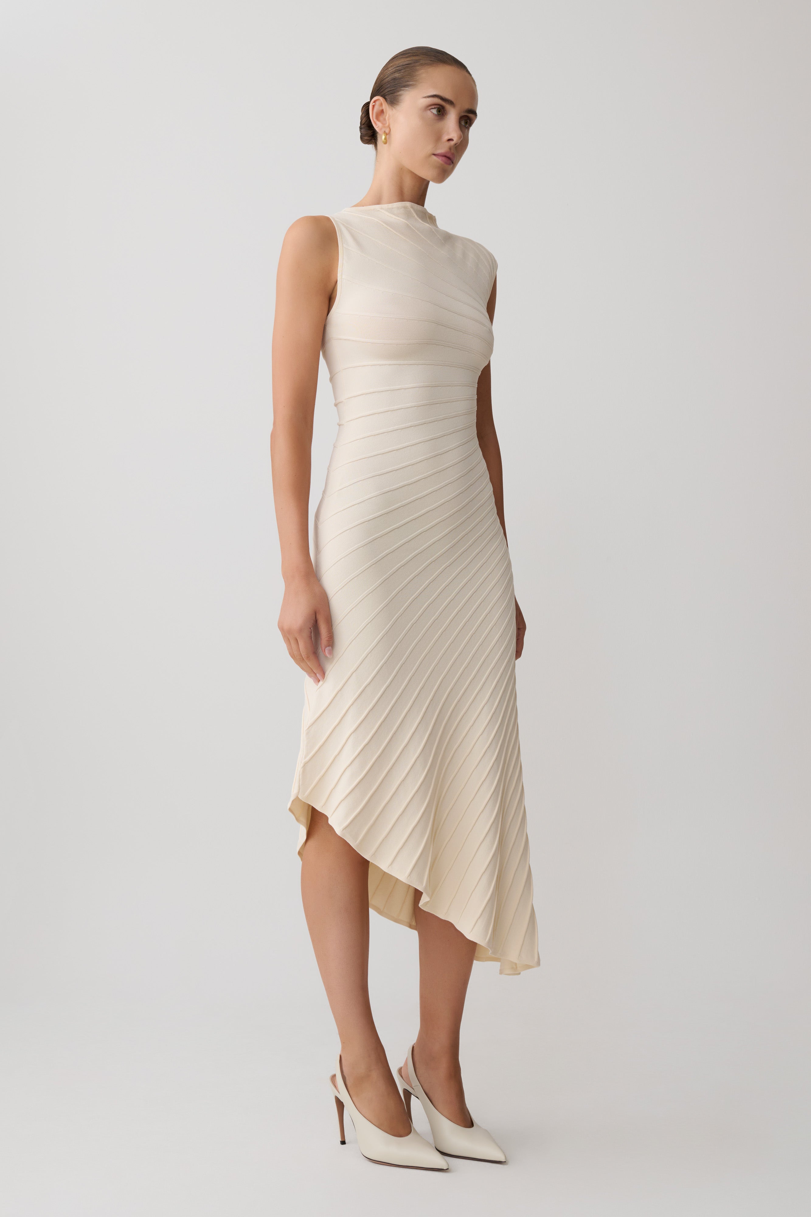 Vestido Mariana — Éloren Lisboa · Decote assimétrico