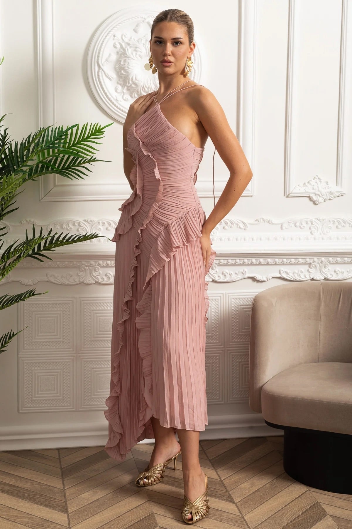 Filipa | Vestido Midi Plissado Halter com Babados em Cascata — Rosa