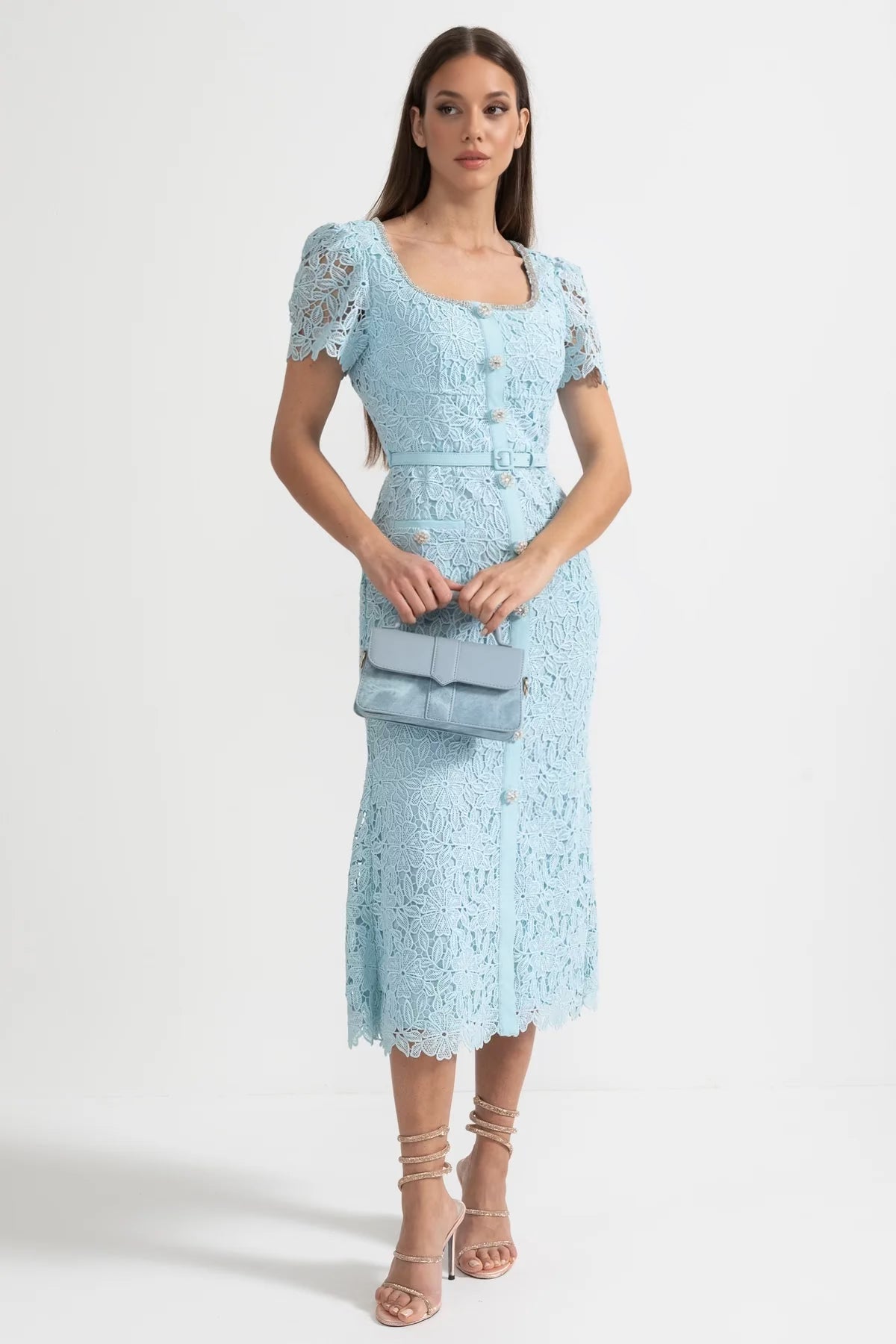 Beatriz | Vestido Midi de Renda Azure com Botões Frontais — Azul Bebé
