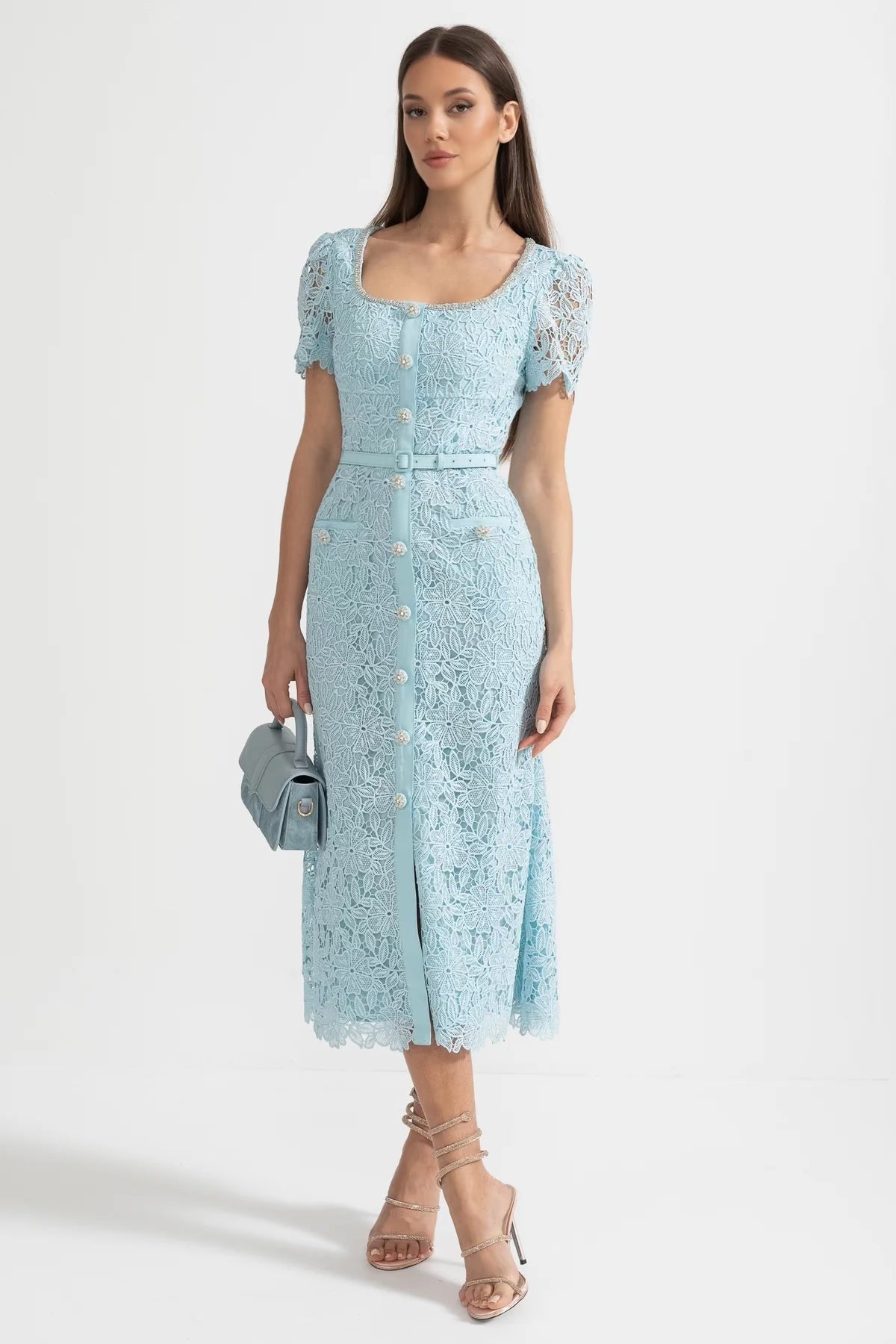 Beatriz | Vestido Midi de Renda Azure com Botões Frontais — Azul Bebé