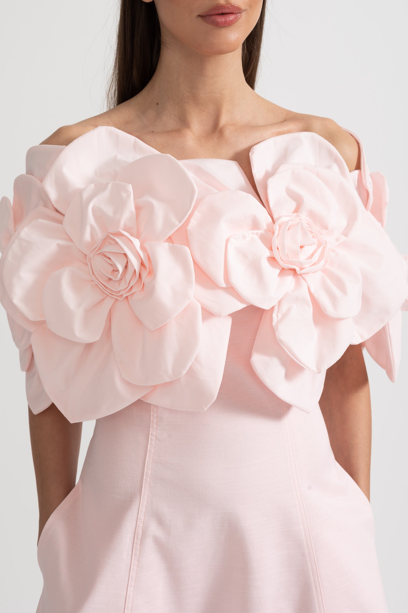 Dulce | Vestido Midi sem Alças com Flores 3D em Tecido — Rosa