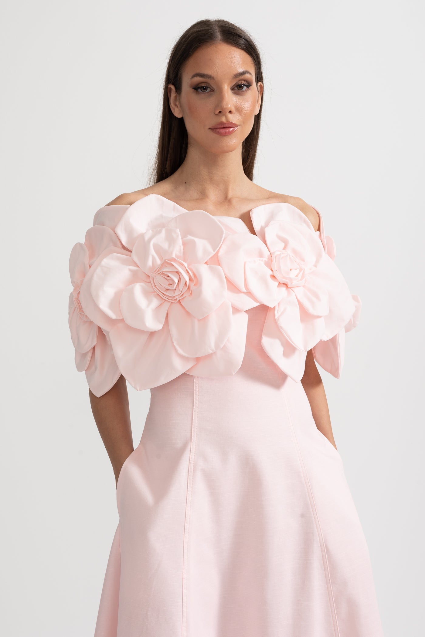 Dulce | Vestido Midi sem Alças com Flores 3D em Tecido — Rosa
