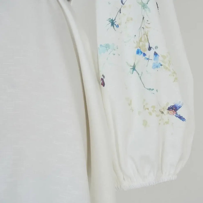 Vestido Amélia – Elegância Intemporal em Azul Floral com Gola Alta