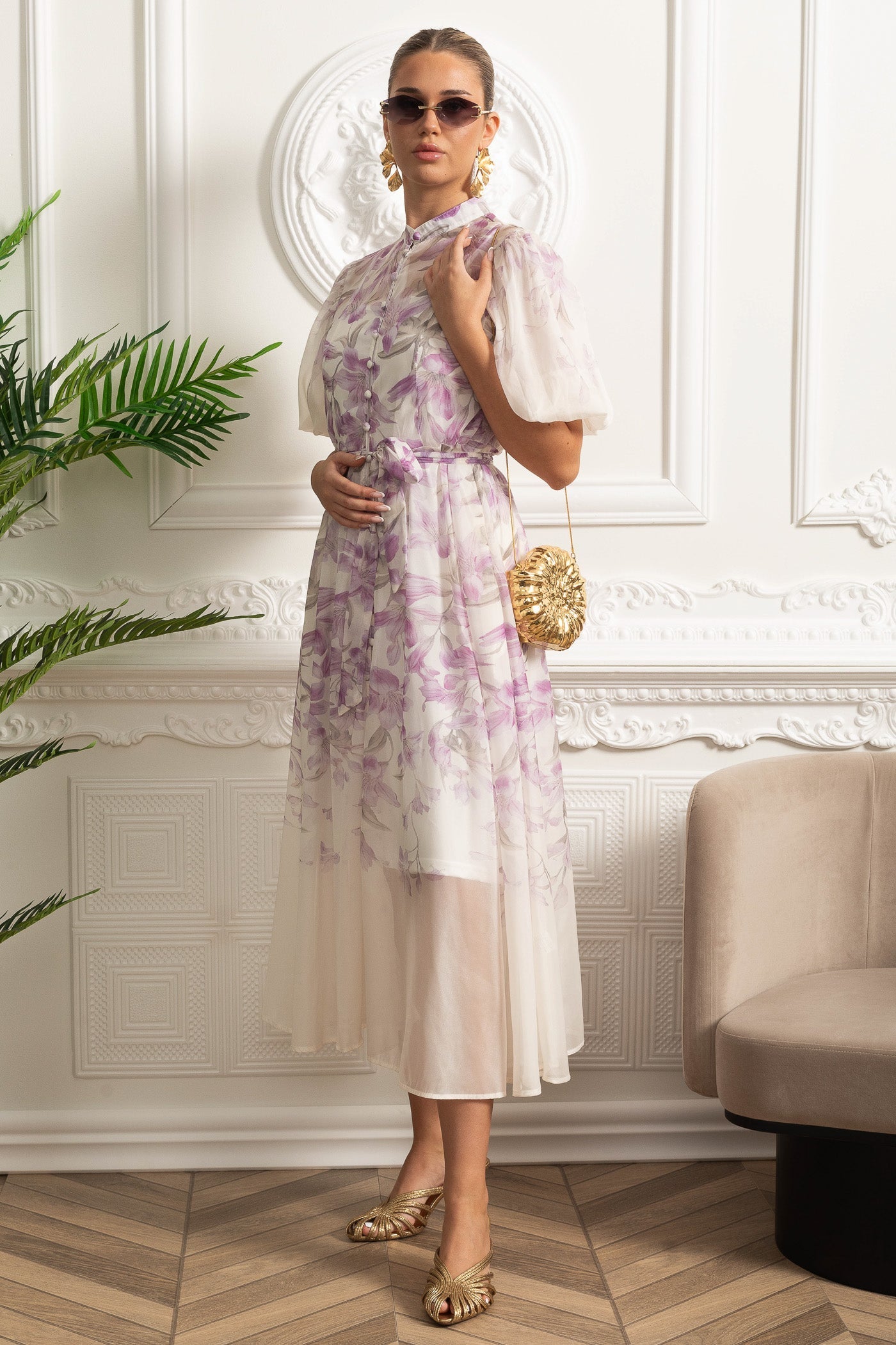 Branca | Vestido Midi em Seda Sheer com Motivo Botânico e Cinto Laço — Branco/Púrpura