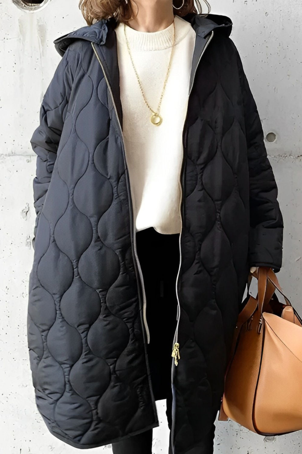 PRISCILLA™ | PARKA COM CAPUZ E DETALHES ATENCIOSOS