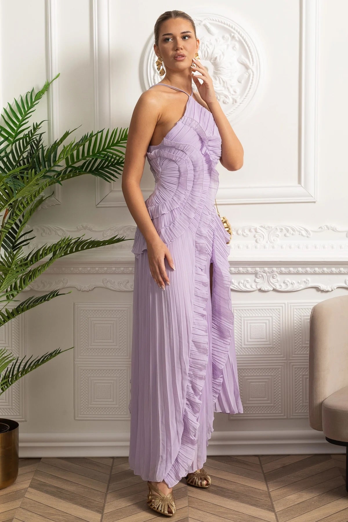 Amélia | Vestido Midi Plissado Halter com Babados em Cascata — Lavanda