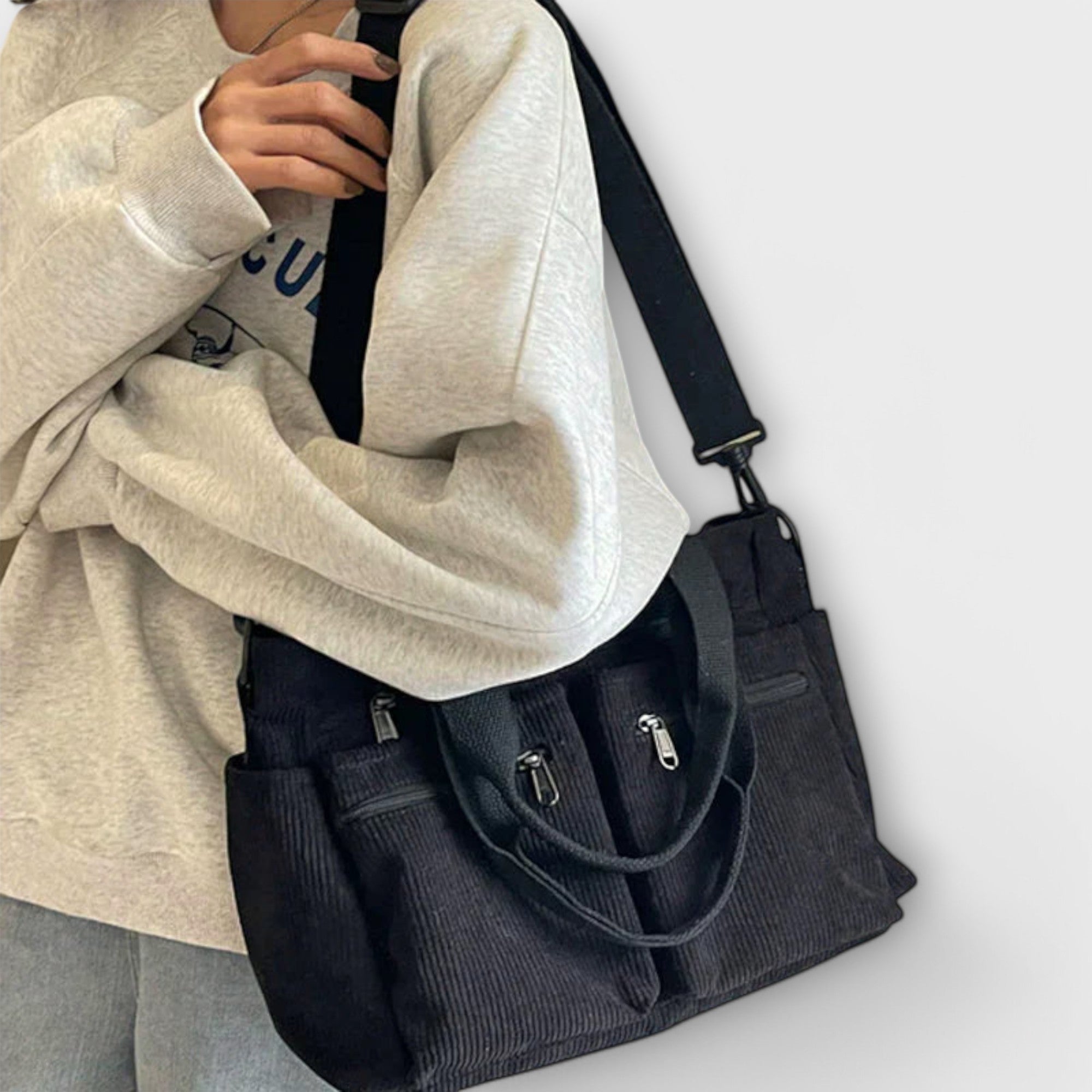 Maria. - Mala com vários bolsos