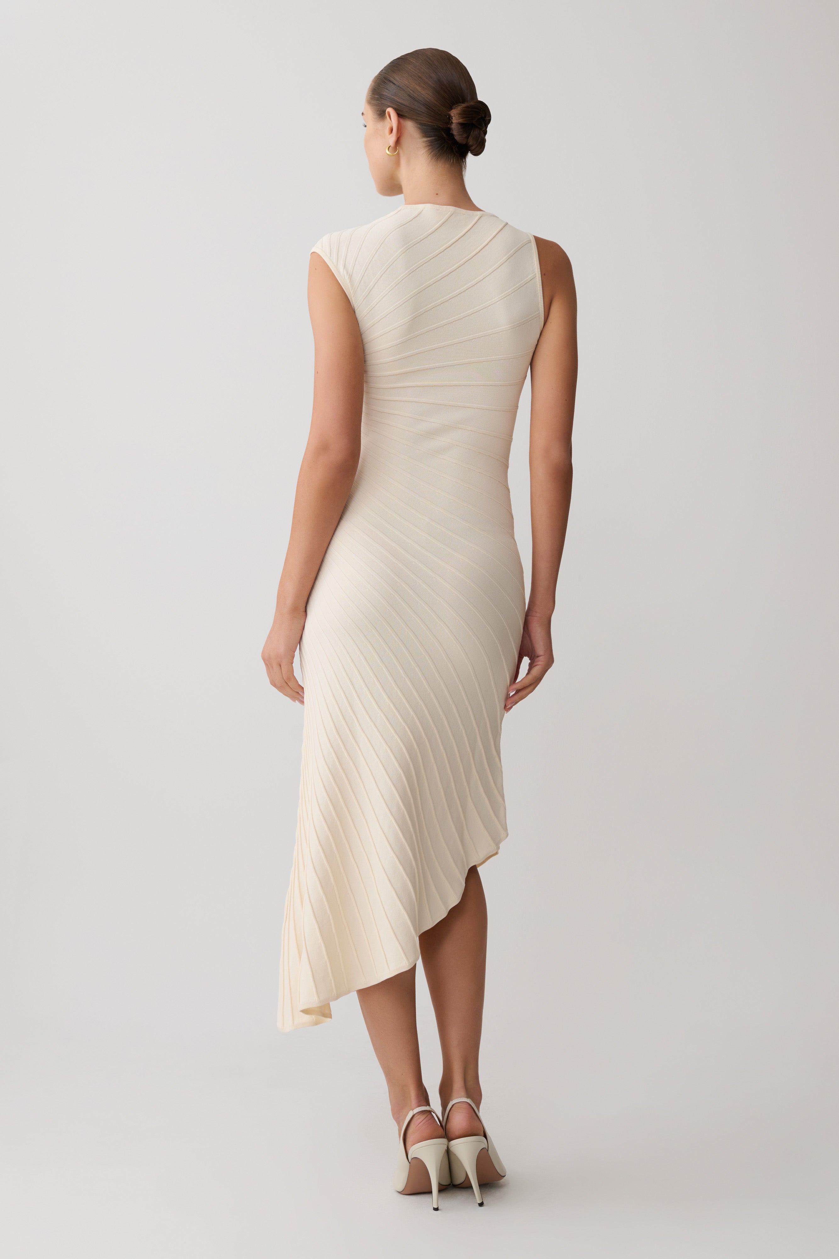 Vestido Mariana — Éloren Lisboa · Detalhe da textura plissada