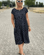 Nelia| Vestido de verão com gola redonda e linda estampa para Mulher