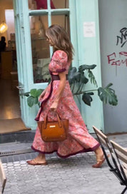 Armen - Vestido longo elegante com mangas curtas bufantes e saia assimétrica