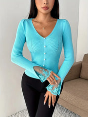 Mariana - Camisola Canelada com Decote em V e Mangas em Renda