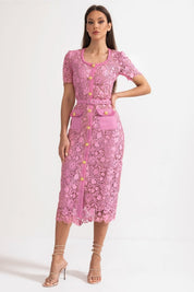 Inês | Vestido Midi de Renda Floral com Cintura Franzida — Rosa