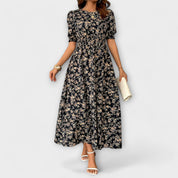 Amelia – Vestido com Decote Redondo e Padrão Floral