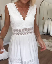 Charlotte - Vestido de renda artesanal com decote em V