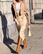 Elegante conjunto de duas peças com casaco e saia