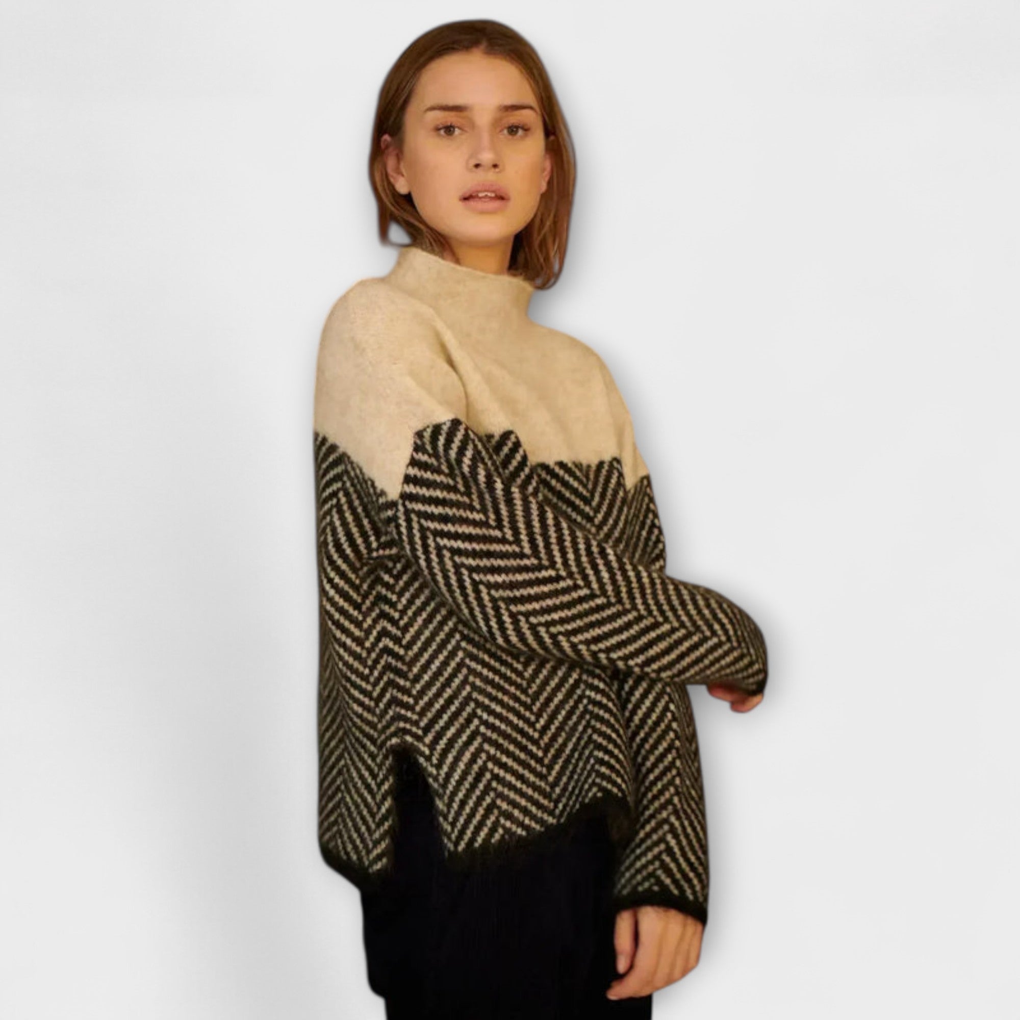 BrielleTurtleneckBeige02_800x800-Photoroom.jpg