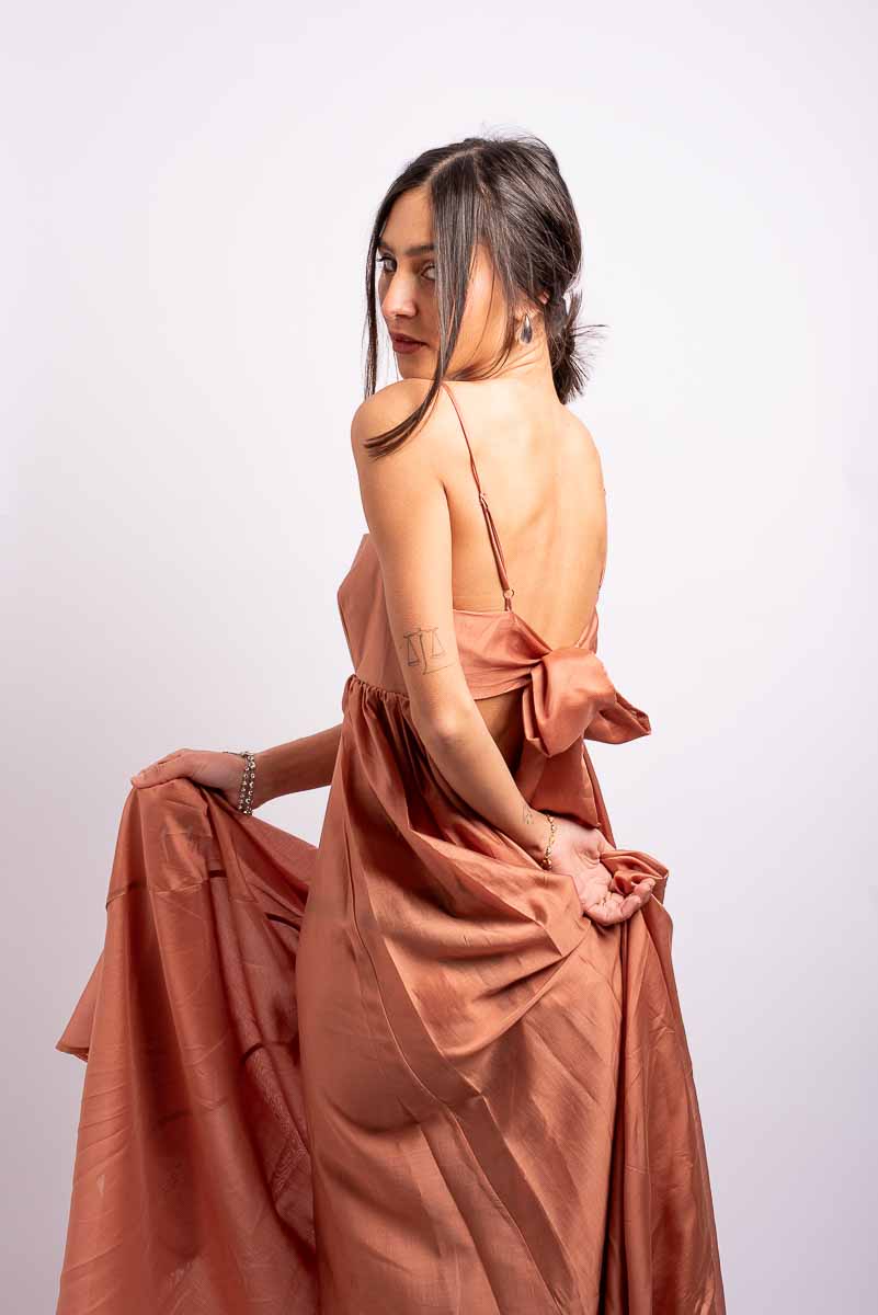 Amália Rodrigues | O Vestido Longo em Lyocell que Faz Cada Entrada uma Obra de Arte