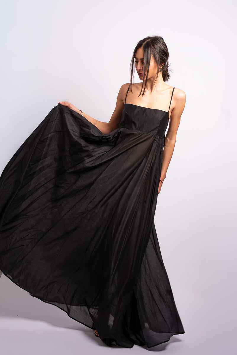 Amália Rodrigues | O Vestido Longo em Lyocell que Faz Cada Entrada uma Obra de Arte