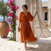 Florbela Espanca | O Vestido de Chiffon com Decote em V que Celebra a Tua Feminilidad