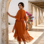Florbela Espanca | O Vestido de Chiffon com Decote em V que Celebra a Tua Feminilidad