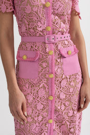 Inês | Vestido Midi de Renda Floral com Cintura Franzida — Rosa