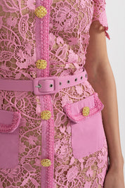 Inês | Vestido Midi de Renda Floral com Cintura Franzida — Rosa