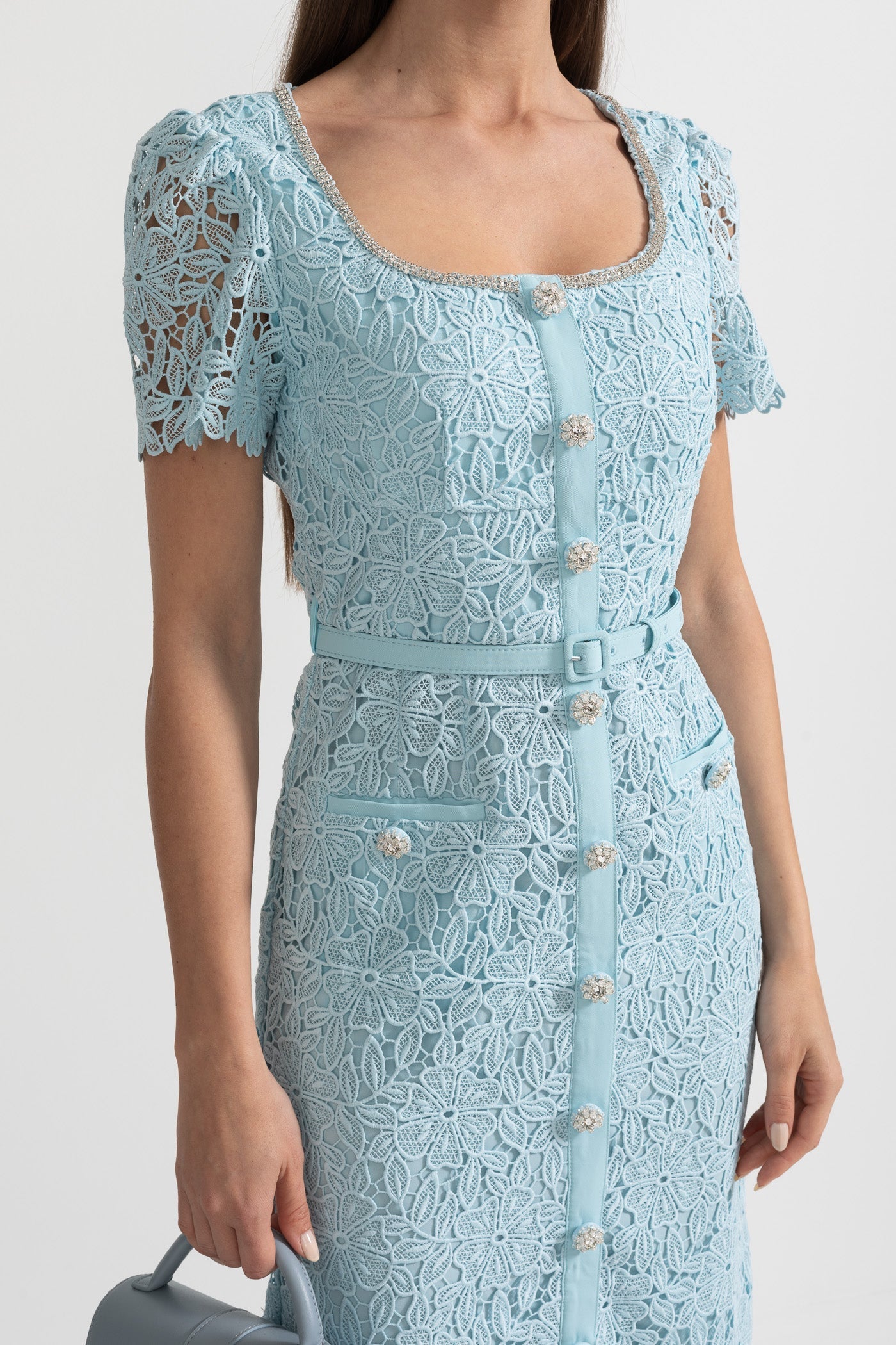 Beatriz | Vestido Midi de Renda Azure com Botões Frontais — Azul Bebé