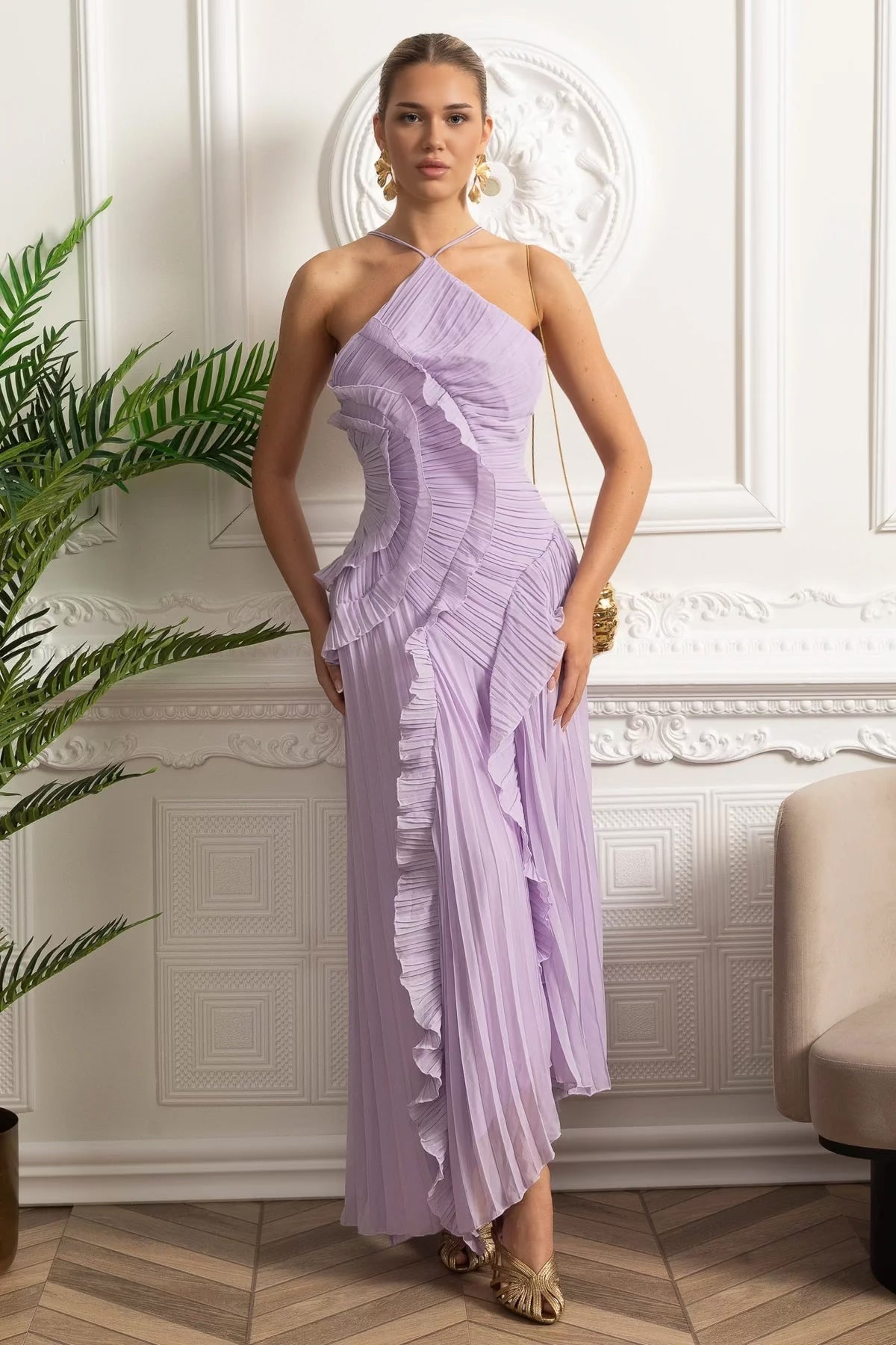 Amélia | Vestido Midi Plissado Halter com Babados em Cascata — Lavanda
