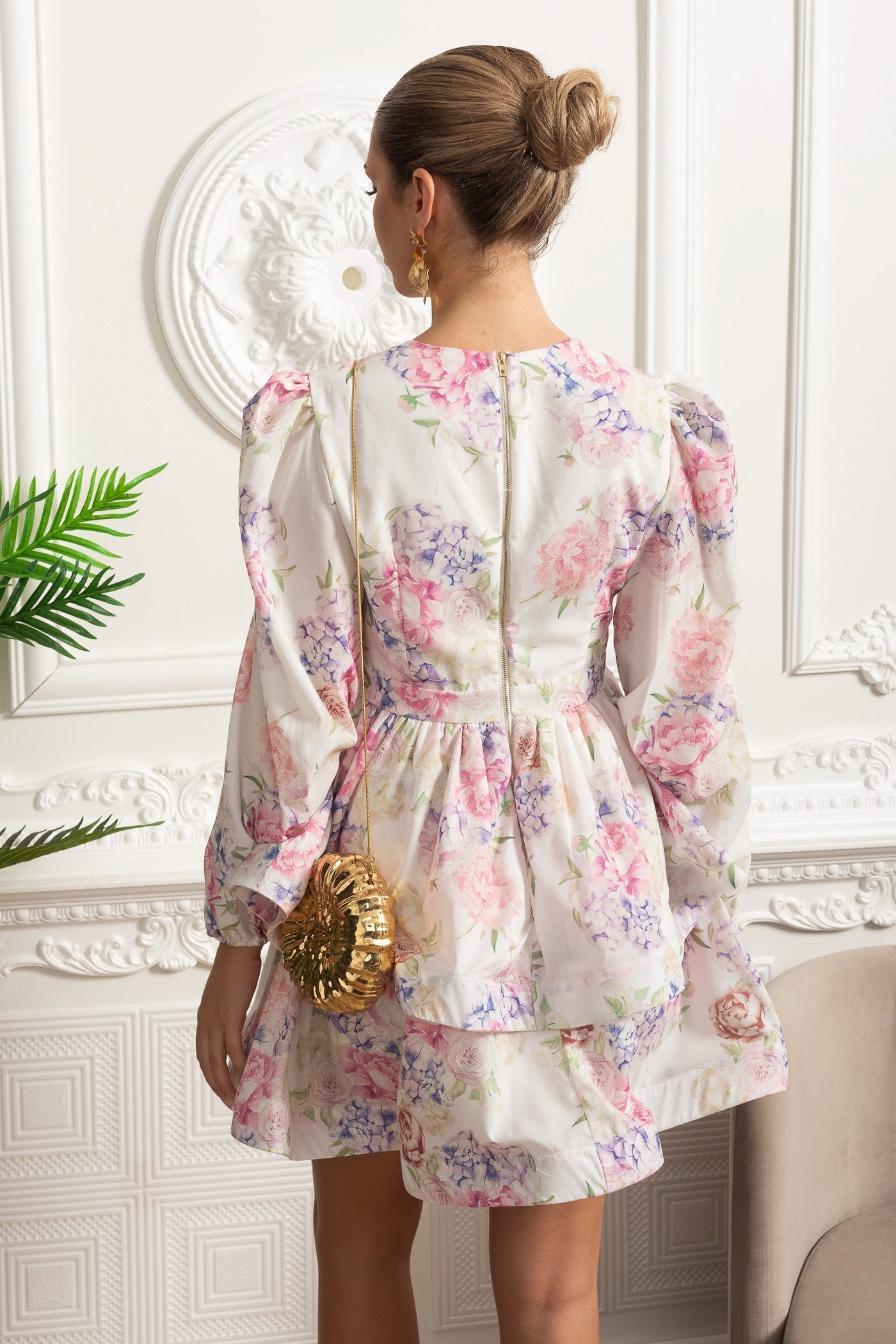 Margarida | Vestido Mini Floral Romântico com Mangas Volumosas — Branco/Rosa