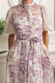 Branca | Vestido Midi em Seda Sheer com Motivo Botânico e Cinto Laço — Branco/Púrpura