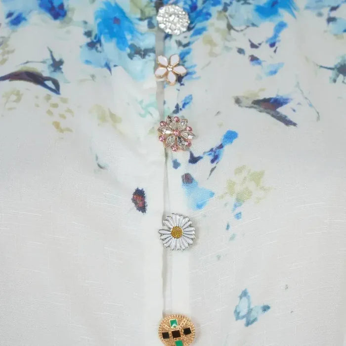 Vestido Amélia – Elegância Intemporal em Azul Floral com Gola Alta