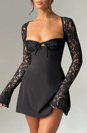 Flora - Vestido curto com detalhes em renda