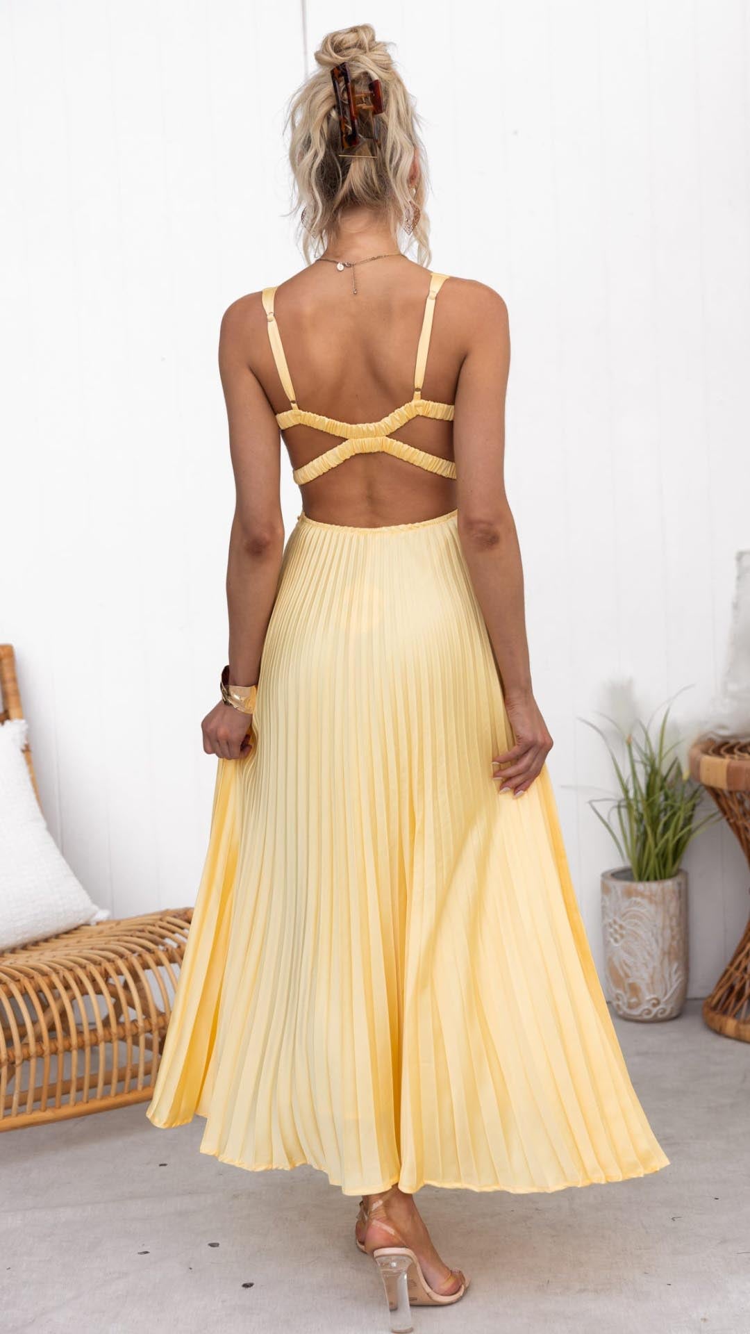Aby |  Vestido longo amarelo plissado com decote em V