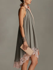 Beatrice | Mini vestido cinza em satin com laço rosa e renda para Mulher