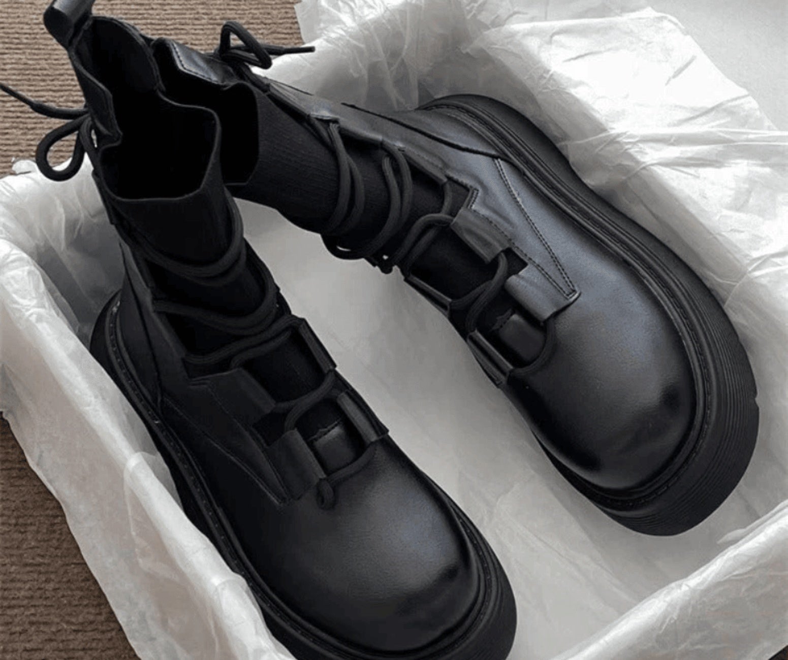 Inês | Botas Militares Mulher Plataforma com Atacadores e Fivelas