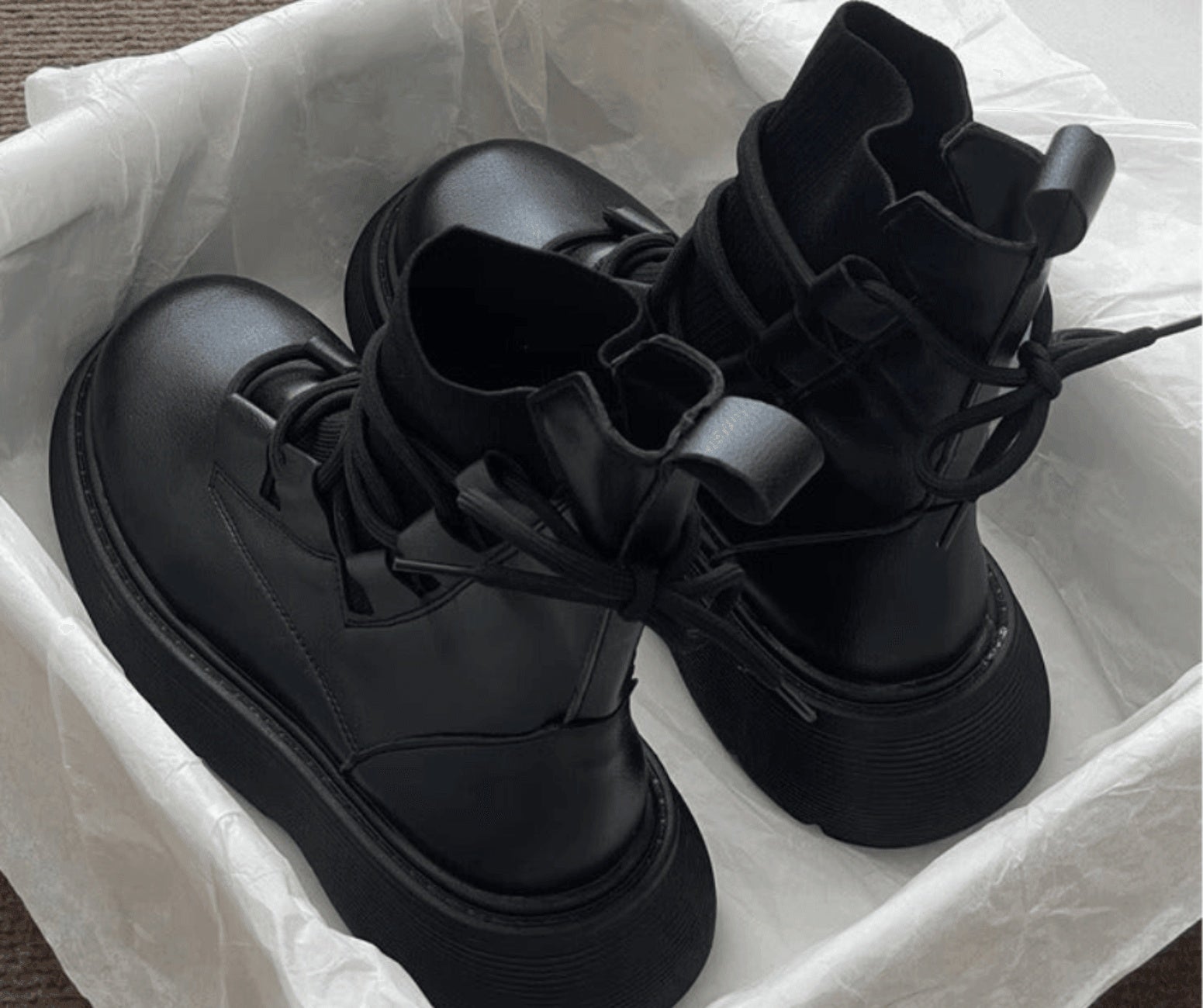 Inês | Botas Militares Mulher Plataforma com Atacadores e Fivelas