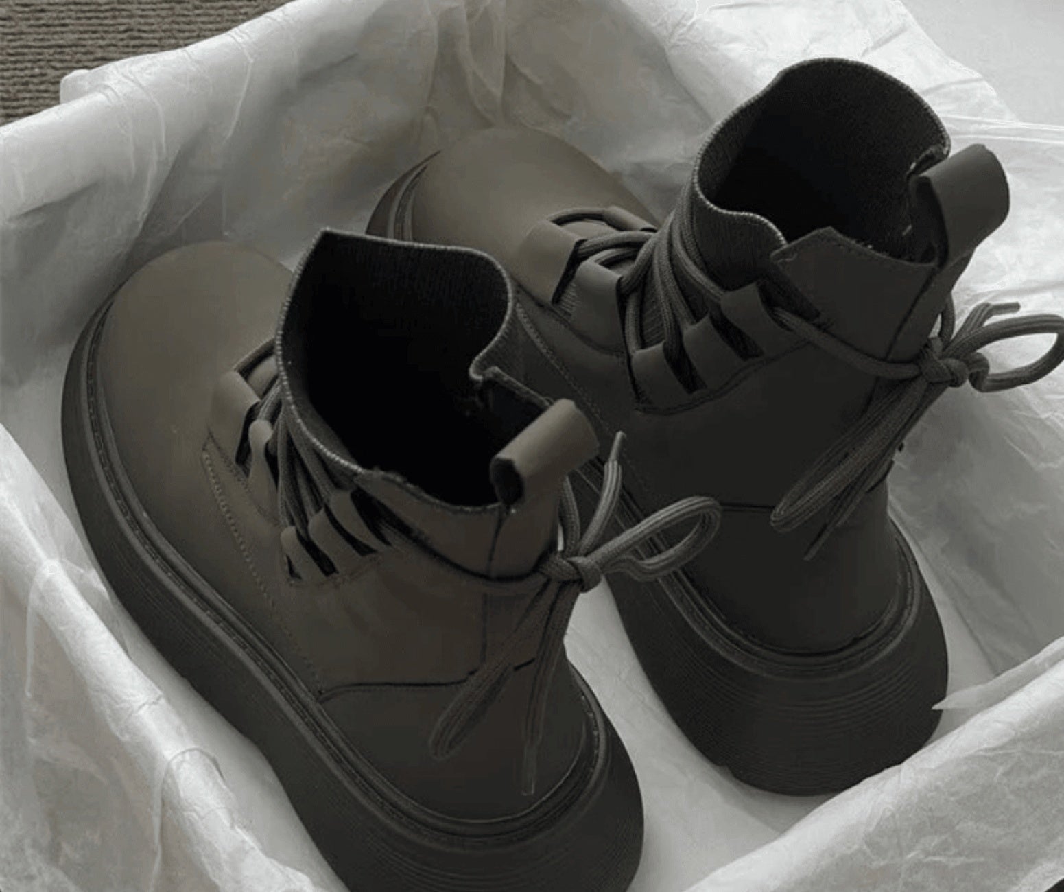 Inês | Botas Militares Mulher Plataforma com Atacadores e Fivelas