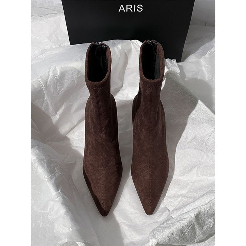 catarina-botins-de-camurca-salto-esculpido-mulher-bico-fino-2.jpg
