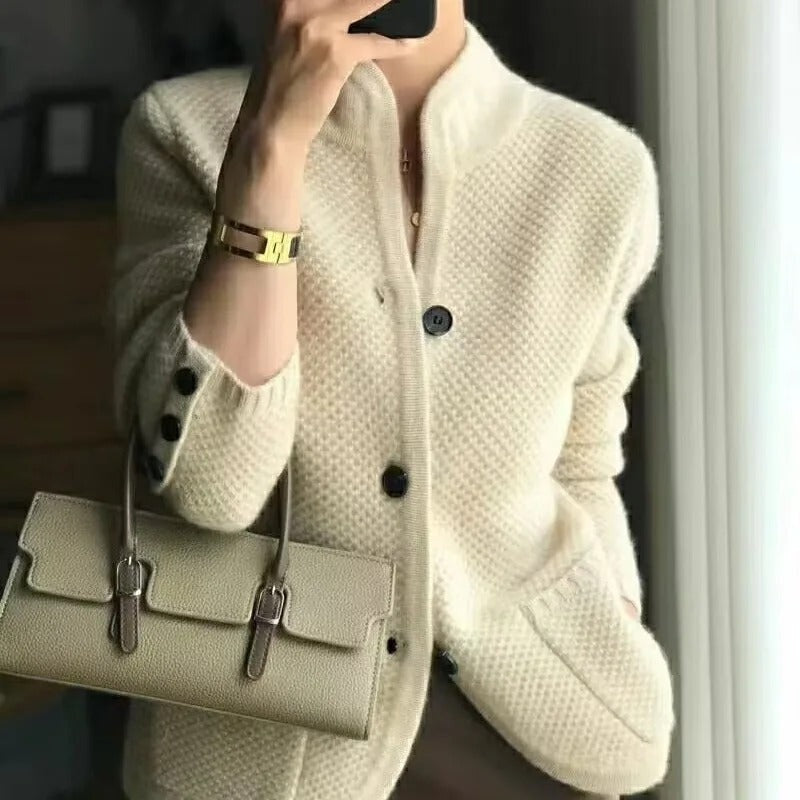 claudia-cardigan-de-malha-texturizada-mulher-decote-v-botoes-1.jpg