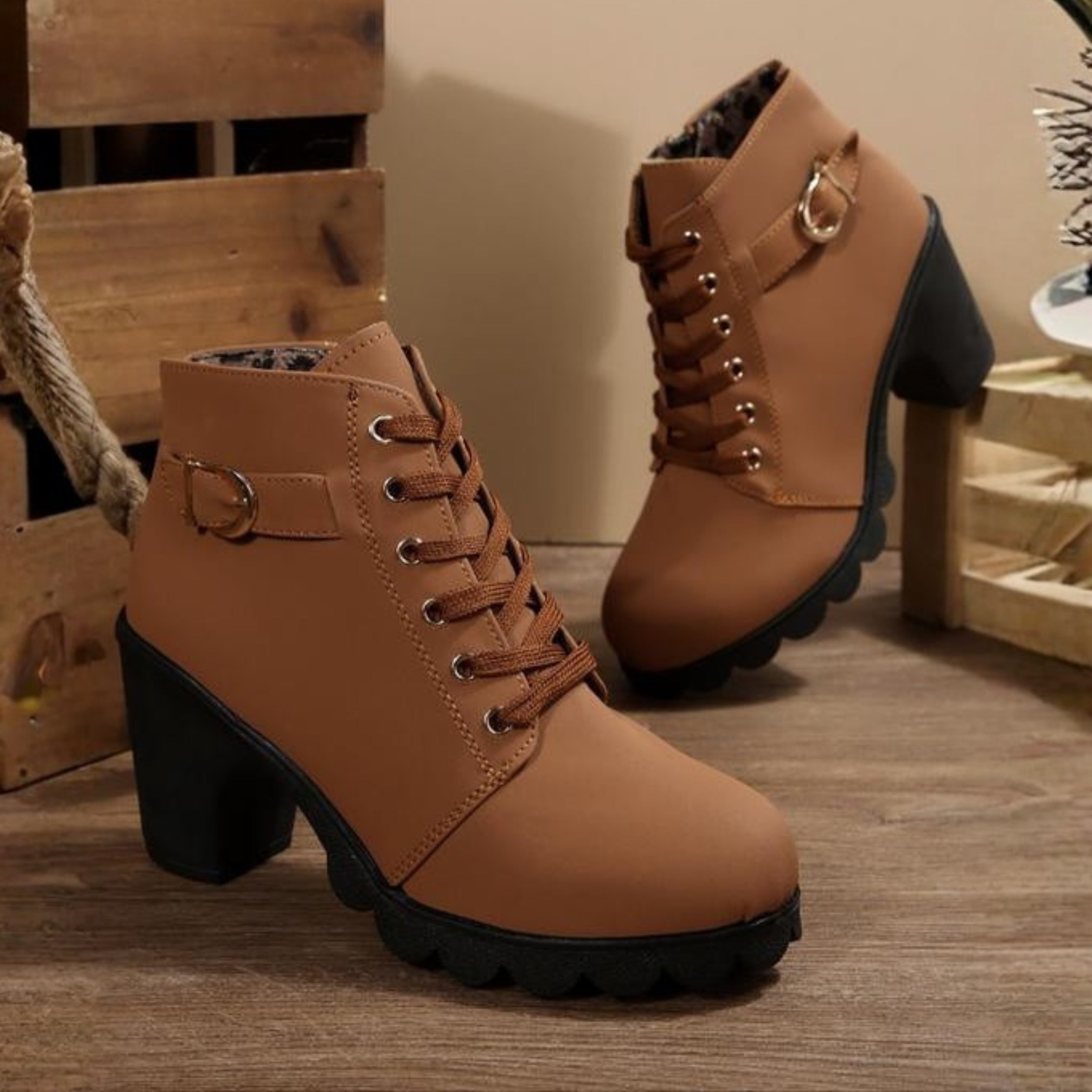 constanca-botins-mulher-salto-chunky-atacadores-fivela-metalica-2.jpg