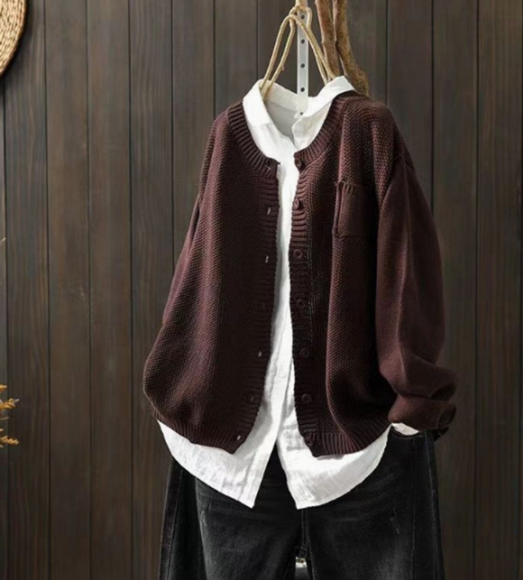 constanca-casaco-de-malha-oversize-mulher-decote-v-botoes-2.jpg