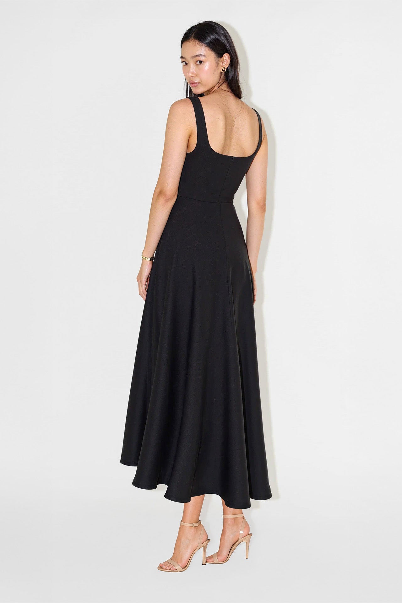 NOMI™ | Vestido midi com decote quadrado