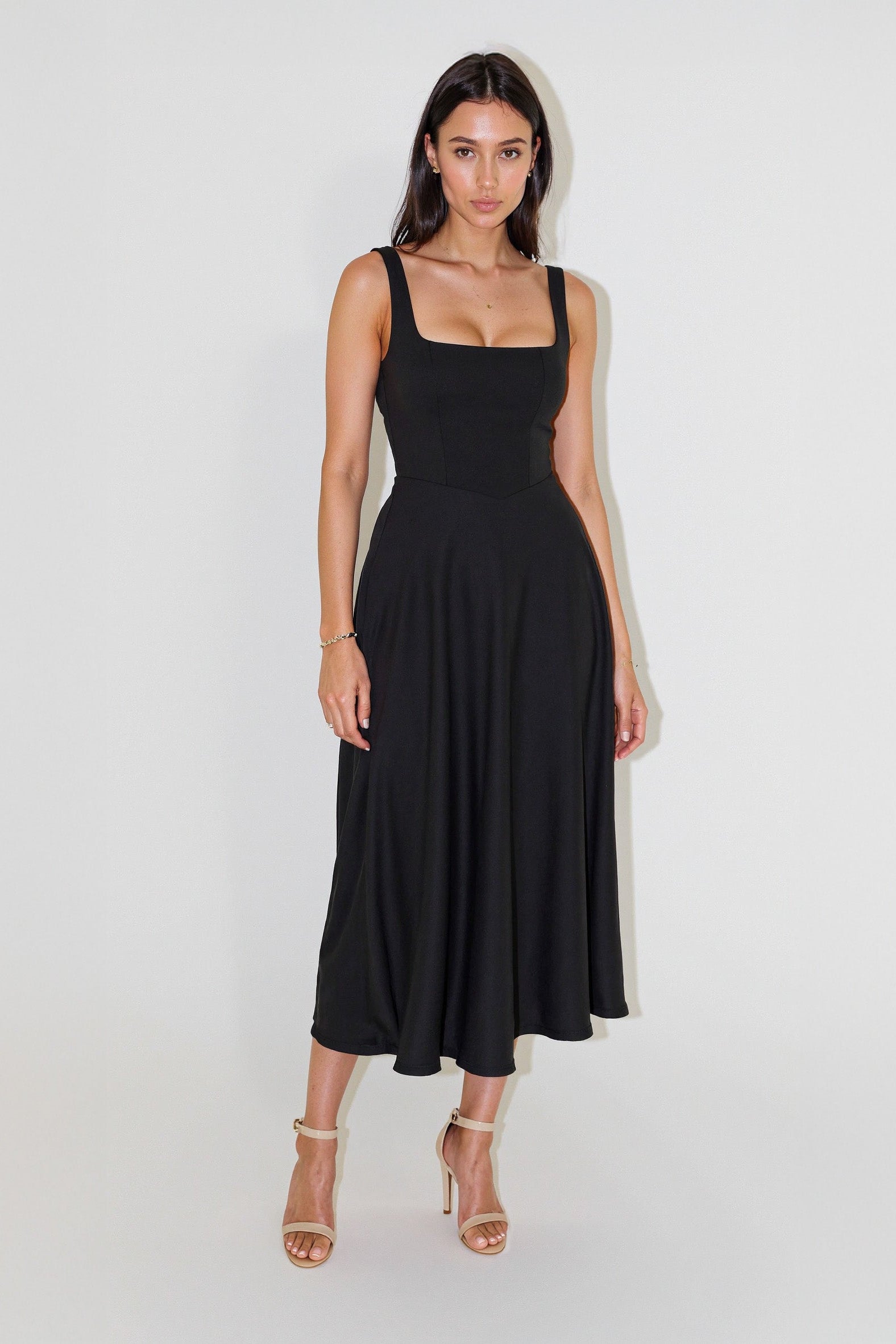 NOMI™ | Vestido midi com decote quadrado