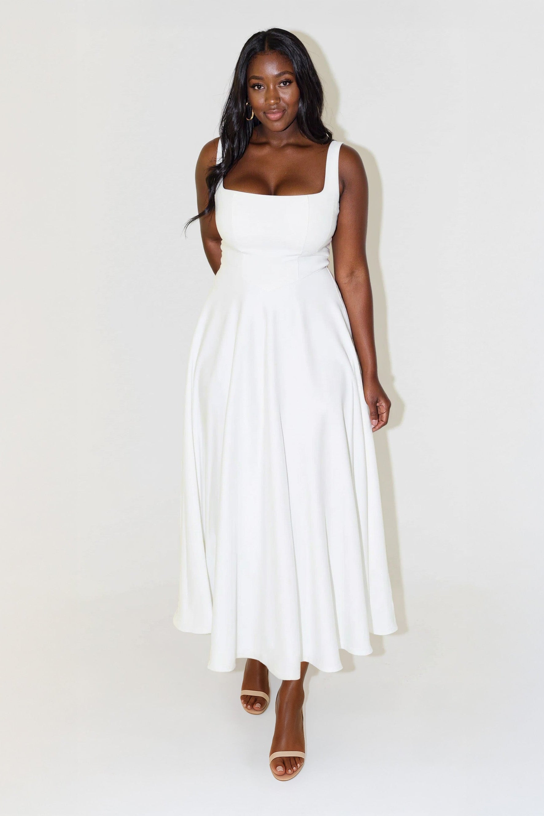 NOMI™ | Vestido midi com decote quadrado