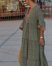 Luna · Vestido maxi de Mulher com estampado com decote em V