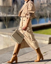 Elegante conjunto de duas peças com casaco e saia