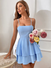 Alice - Mini vestido sem costas com alças com laço e saia em camadas