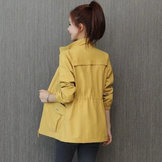 joana-trench-coat-impermeavel-leve-mulher-cintura-ajustavel-1.jpg
