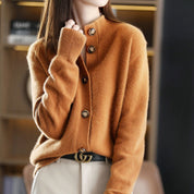 Lúcia | Cardigan de Lã Mulher Gola Meia-Alta com Botões