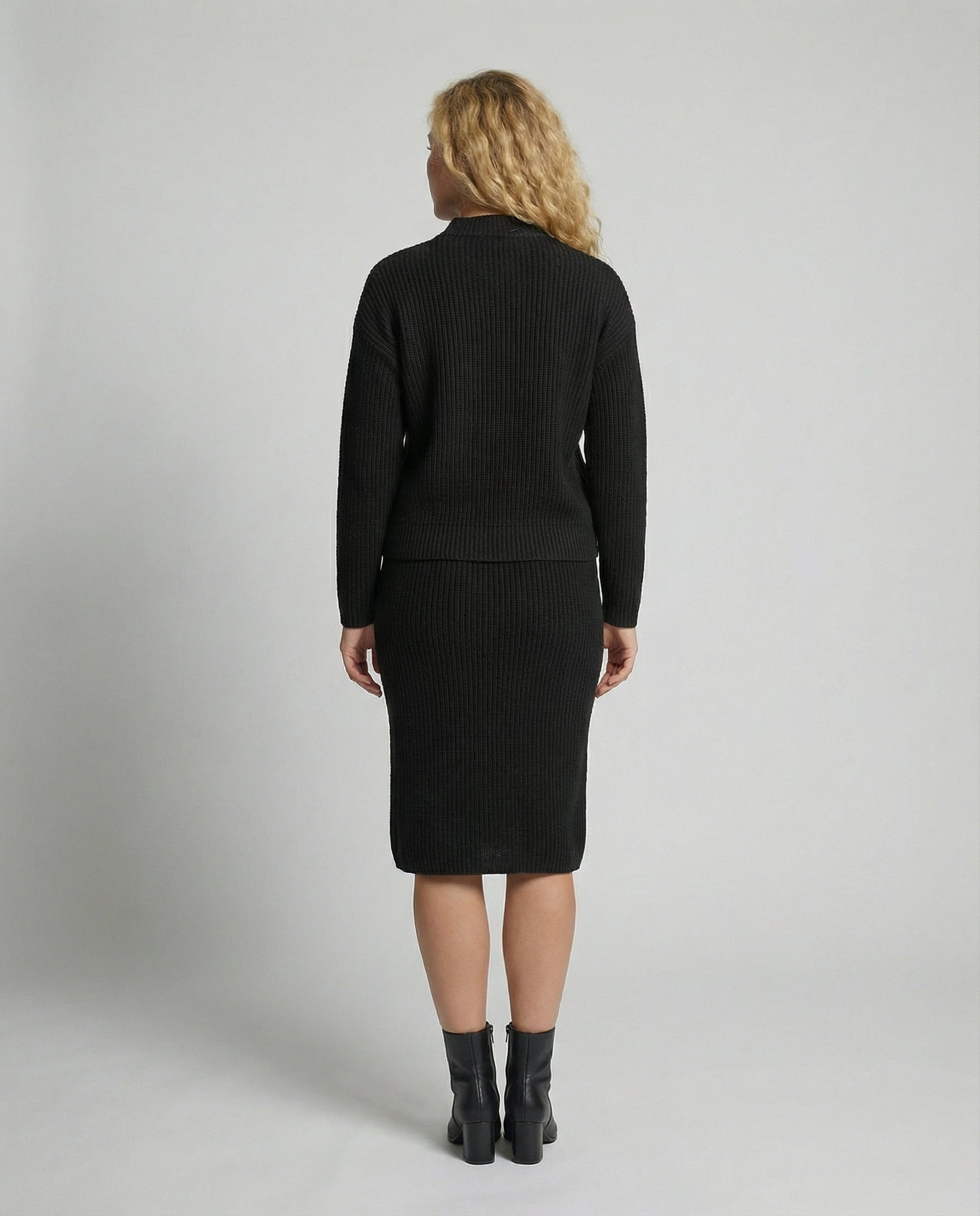 Madalena | Conjunto de Malha Mulher Pullover e Saia Midi